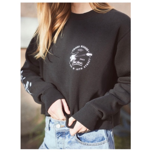 Brandy Melville Cropped Crossroads Crewneck🖤 - Picture 1 of 7